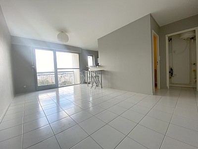 STUDIO A LOUER - ST ETIENNE - 27.6 m2 - 350 € charges comprises par mois
