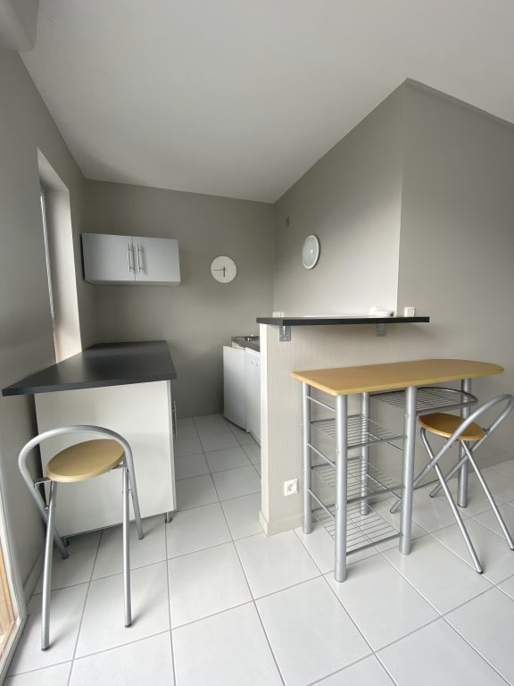 STUDIO A LOUER - ST ETIENNE - 27.6 m2 - 350 &euro; charges comprises par mois