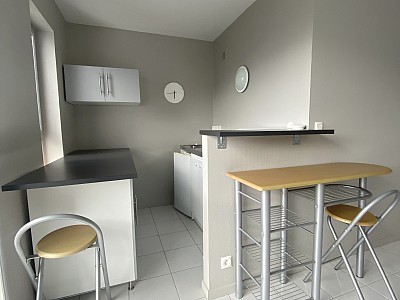 STUDIO A LOUER - ST ETIENNE - 27.6 m2 - 350 € charges comprises par mois