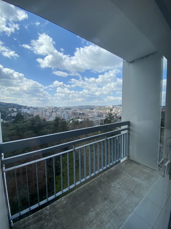 STUDIO A LOUER - ST ETIENNE - 27.6 m2 - 350 &euro; charges comprises par mois