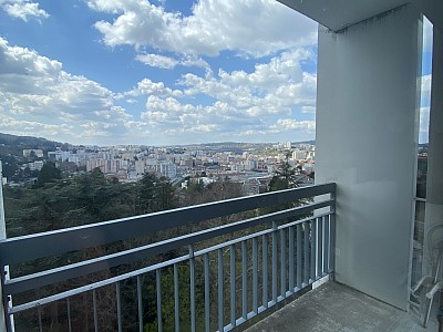 STUDIO A LOUER - ST ETIENNE - 27.6 m2 - 350 € charges comprises par mois