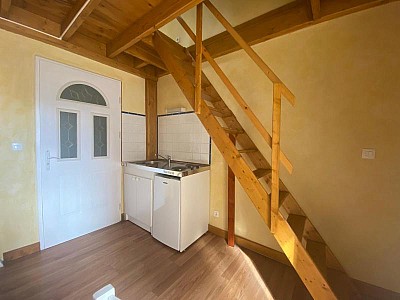 STUDIO A LOUER - ST ETIENNE - 18.63 m2 - 350 € charges comprises par mois