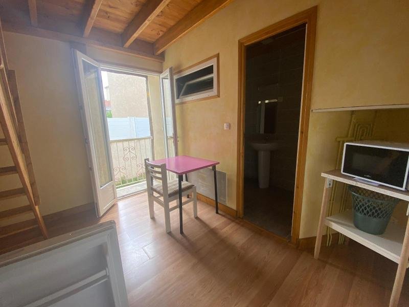 STUDIO A LOUER - ST ETIENNE - 18.63 m2 - 350 &euro; charges comprises par mois
