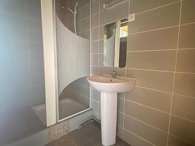 STUDIO A LOUER - ST ETIENNE - 18.63 m2 - 350 € charges comprises par mois