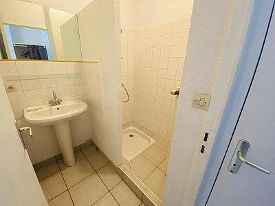STUDIO A LOUER - ST ETIENNE - 25.74 m2 - 340 € charges comprises par mois