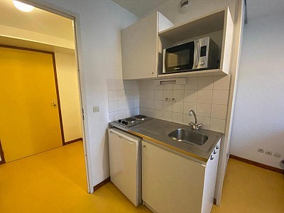 STUDIO A LOUER - ST ETIENNE - 19 m2 - 380 € charges comprises par mois