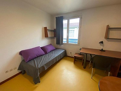 STUDIO A LOUER - ST ETIENNE - 19 m2 - 380 € charges comprises par mois
