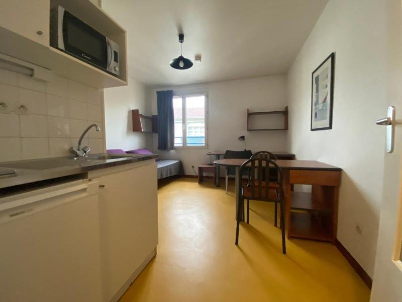 STUDIO A LOUER - ST ETIENNE - 19 m2 - 380 &euro; charges comprises par mois