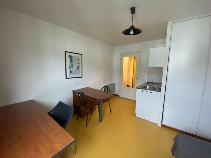 STUDIO A LOUER - ST ETIENNE - 19 m2 - 380 &euro; charges comprises par mois