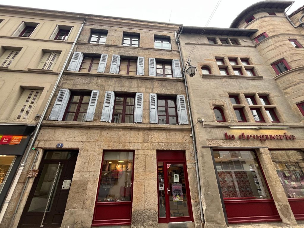 STUDIO A LOUER - ST ETIENNE - 36 m2 - 350 &euro; charges comprises par mois