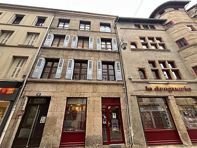 STUDIO A LOUER - ST ETIENNE - 36 m2 - 350 € charges comprises par mois