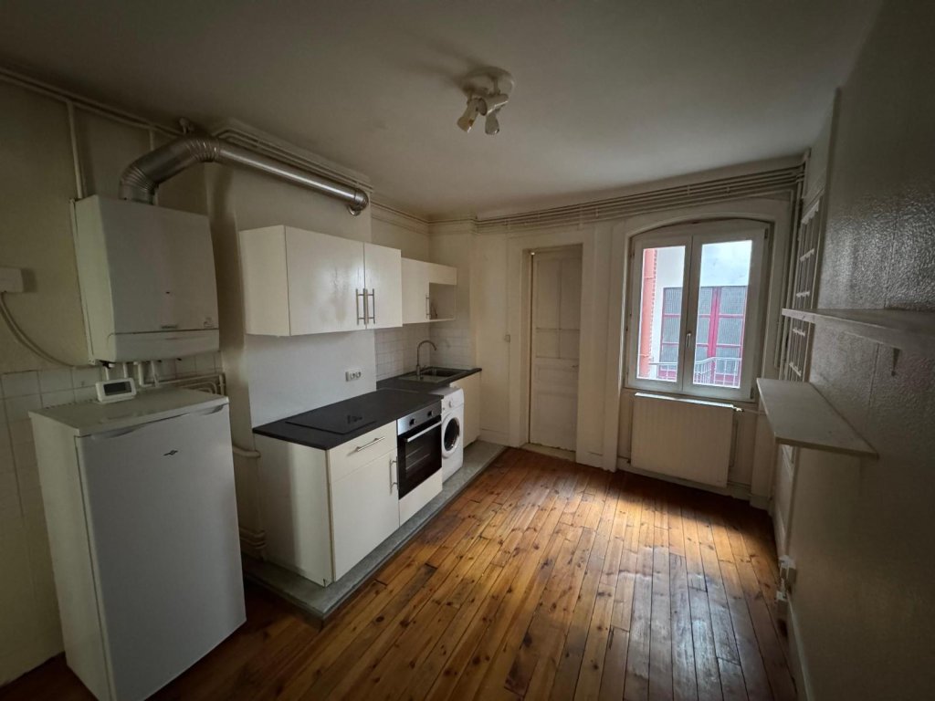 STUDIO A LOUER - ST ETIENNE - 36 m2 - 350 &euro; charges comprises par mois