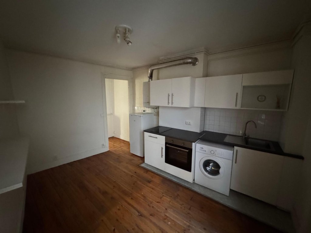 STUDIO A LOUER - ST ETIENNE - 36 m2 - 350 &euro; charges comprises par mois
