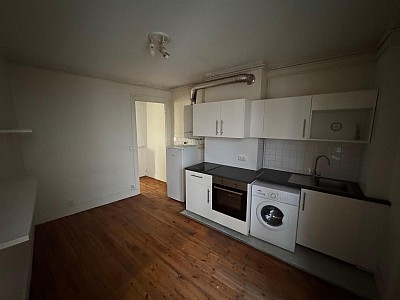 STUDIO A LOUER - ST ETIENNE - 36 m2 - 350 € charges comprises par mois
