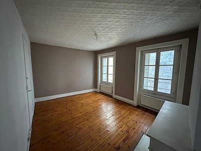 STUDIO A LOUER - ST ETIENNE - 36 m2 - 350 € charges comprises par mois