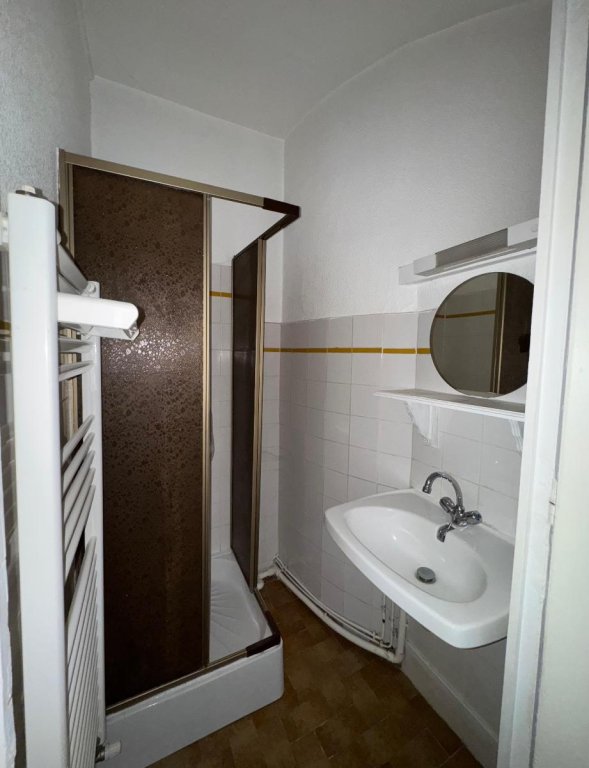 STUDIO A LOUER - ST ETIENNE - 36 m2 - 350 &euro; charges comprises par mois
