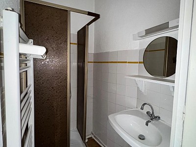 STUDIO A LOUER - ST ETIENNE - 36 m2 - 350 € charges comprises par mois