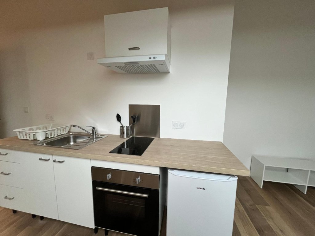 STUDIO A LOUER - ST ETIENNE - 20.7 m2 - 390 &euro; charges comprises par mois