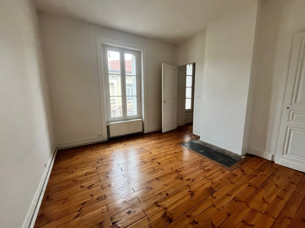 APPARTEMENT T2 A LOUER - ST ETIENNE CENTRE VILLE / CHAVANELLE - 64 m2 - 460 &euro; charges comprises par mois