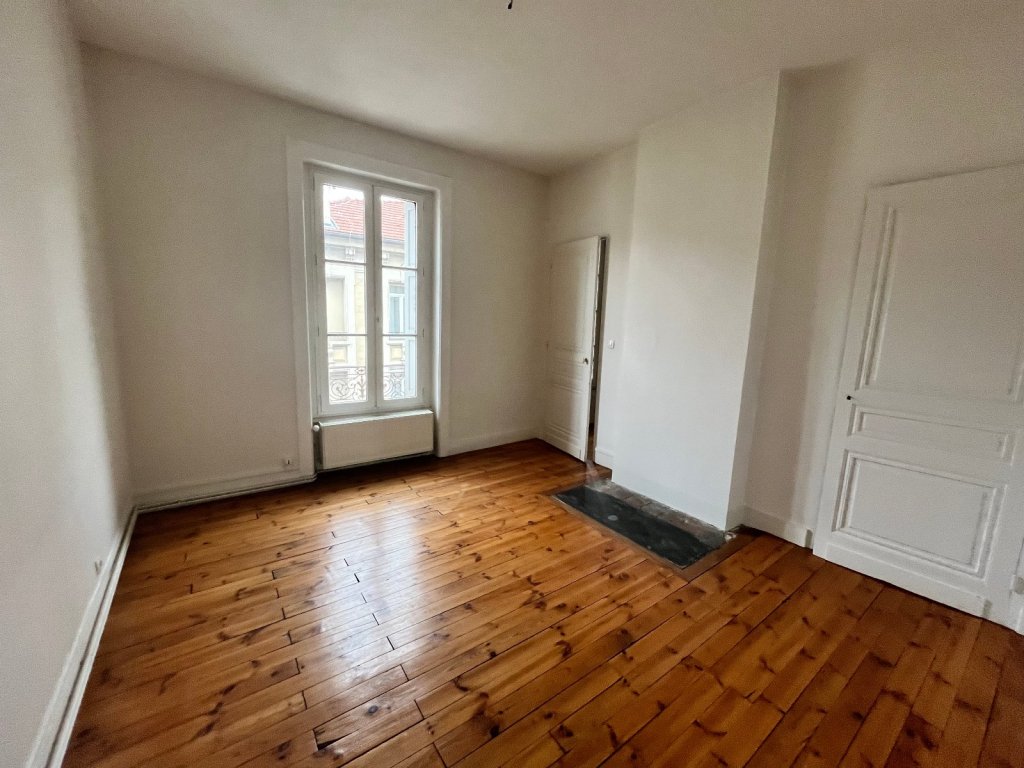 APPARTEMENT T2 A LOUER - ST ETIENNE CENTRE VILLE / CHAVANELLE - 64 m2 - 460 &euro; charges comprises par mois