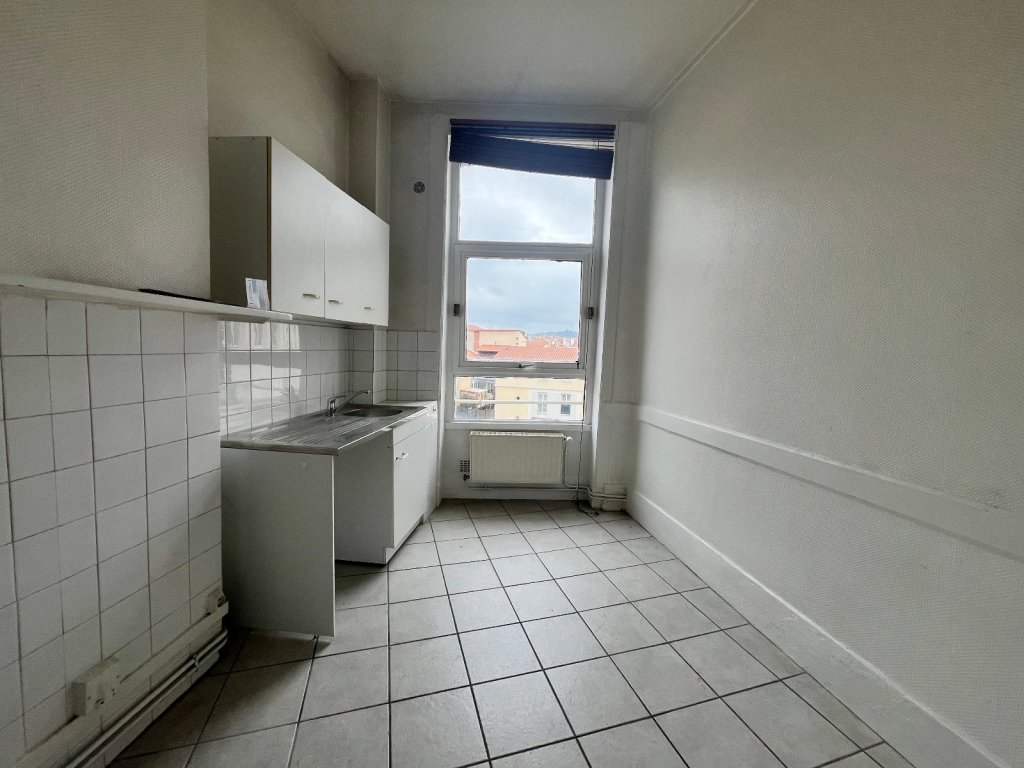 APPARTEMENT T2 A LOUER - ST ETIENNE CENTRE VILLE / CHAVANELLE - 64 m2 - 460 &euro; charges comprises par mois