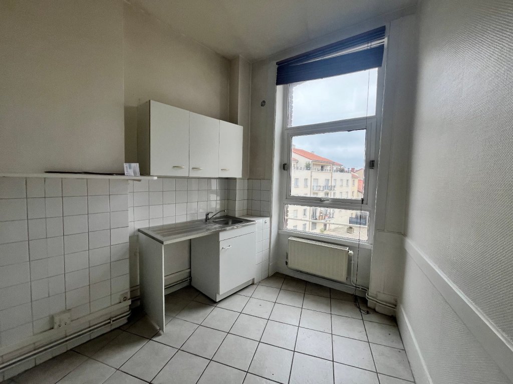 APPARTEMENT T2 A LOUER - ST ETIENNE CENTRE VILLE / CHAVANELLE - 64 m2 - 460 &euro; charges comprises par mois