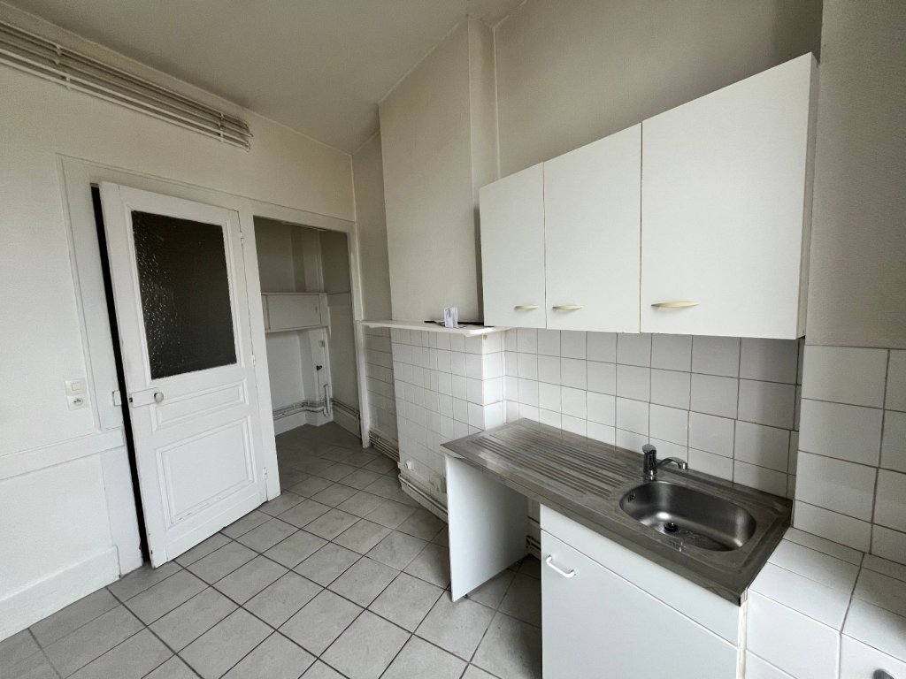 APPARTEMENT T2 A LOUER - ST ETIENNE CENTRE VILLE / CHAVANELLE - 64 m2 - 460 &euro; charges comprises par mois