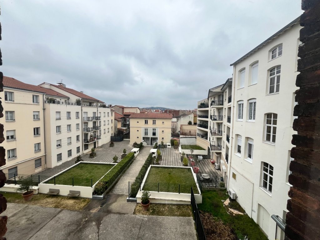 APPARTEMENT T2 A LOUER - ST ETIENNE CENTRE VILLE / CHAVANELLE - 64 m2 - 460 &euro; charges comprises par mois