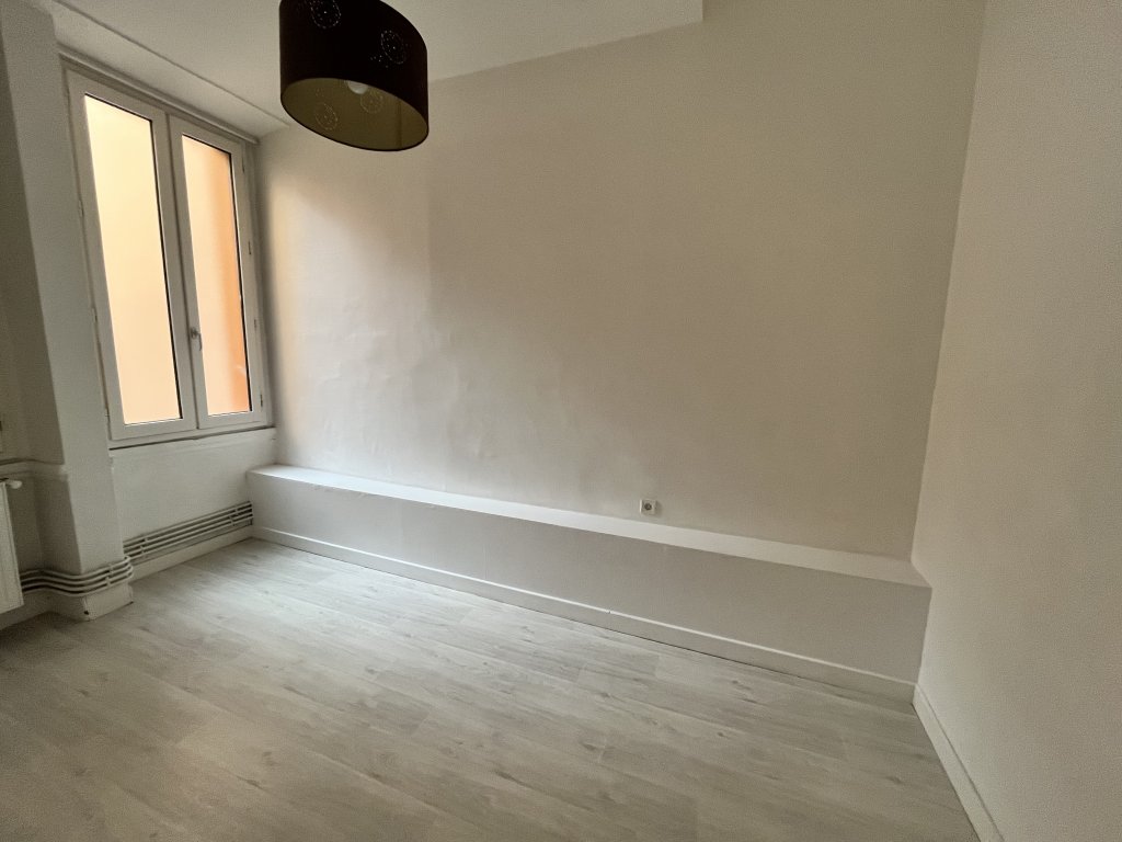 APPARTEMENT T2 A LOUER - ST ETIENNE - 47.28 m2 - 405 &euro; charges comprises par mois
