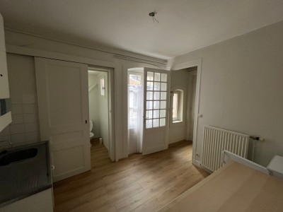 APPARTEMENT T2 A LOUER - ST ETIENNE - 36 m2 - 320 € charges comprises par mois