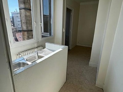 APPARTEMENT T2 A LOUER - ST ETIENNE - 64 m2 - 510 &euro; charges comprises par mois