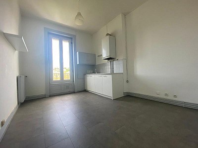 APPARTEMENT T2 A LOUER - ST ETIENNE - 35.87 m2 - 390 &euro; charges comprises par mois