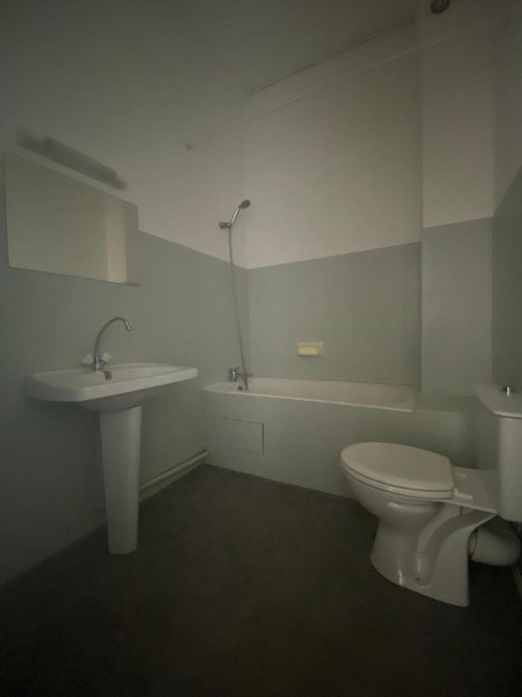 APPARTEMENT T2 A LOUER - ST ETIENNE - 35.87 m2 - 390 &euro; charges comprises par mois