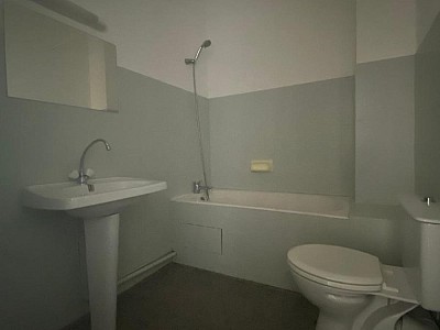 APPARTEMENT T2 A LOUER - ST ETIENNE - 35.87 m2 - 390 &euro; charges comprises par mois
