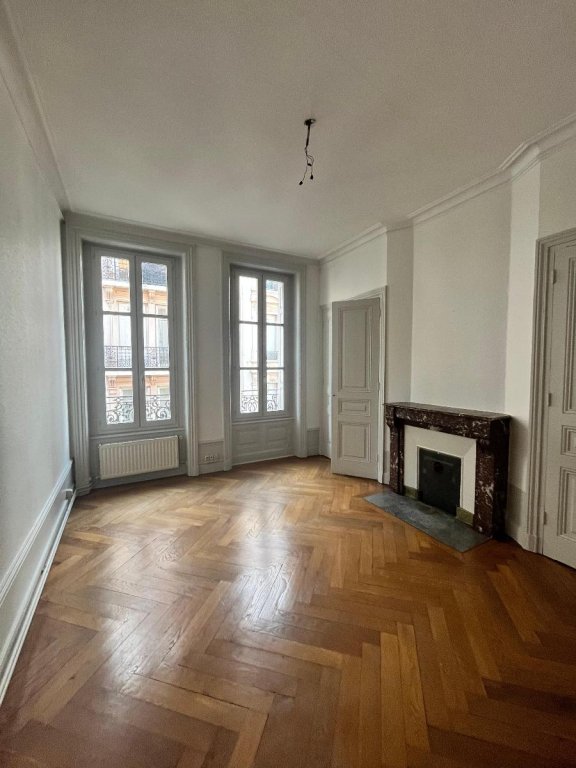 APPARTEMENT T2 A LOUER - ST ETIENNE - 58.25 m2 - 450 &euro; charges comprises par mois