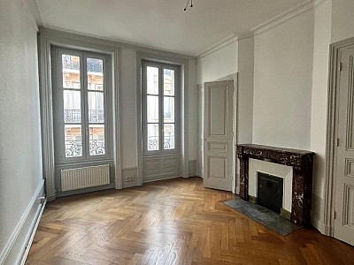 APPARTEMENT T2 A LOUER - ST ETIENNE - 58.25 m2 - 450 € charges comprises par mois