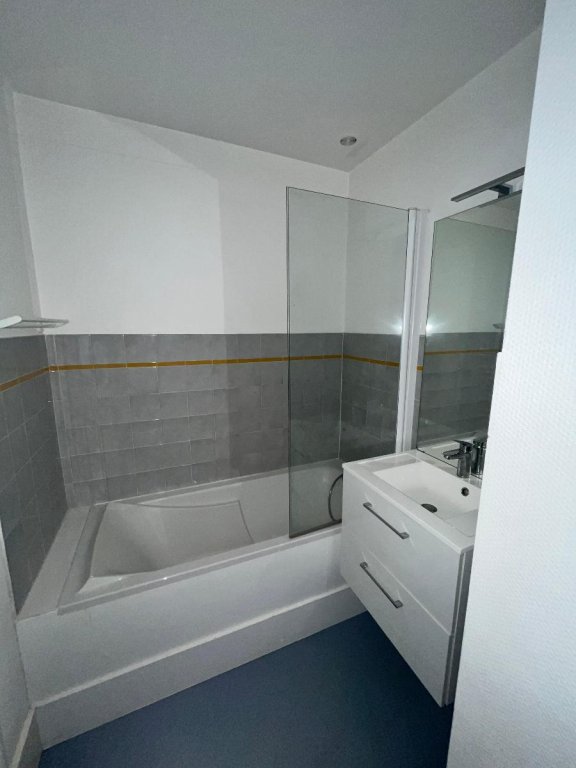 APPARTEMENT T2 A LOUER - ST ETIENNE - 58.25 m2 - 450 &euro; charges comprises par mois