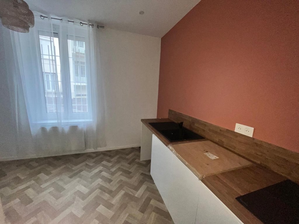 APPARTEMENT T2 A LOUER - ST ETIENNE - 31 m2 - 440 &euro; charges comprises par mois