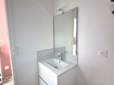 APPARTEMENT T2 A LOUER - ST ETIENNE - 31 m2 - 440 € charges comprises par mois