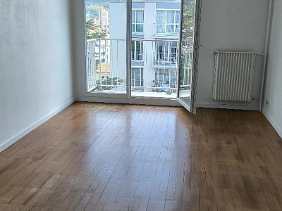 APPARTEMENT T2 A LOUER - ST ETIENNE - 51.75 m2 - 575 € charges comprises par mois