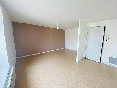 APPARTEMENT T2 A LOUER - ST PRIEST EN JAREZ - 47 m2 - 446 € charges comprises par mois