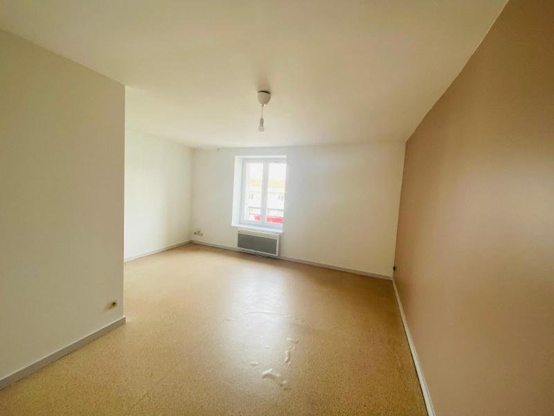 APPARTEMENT T2 A LOUER - ST PRIEST EN JAREZ - 47 m2 - 446 &euro; charges comprises par mois