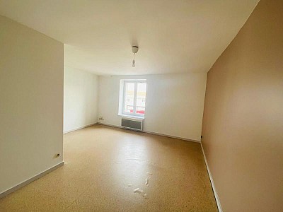 APPARTEMENT T2 A LOUER - ST PRIEST EN JAREZ - 47 m2 - 446 € charges comprises par mois