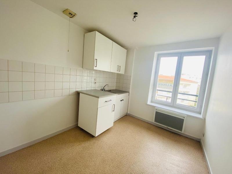 APPARTEMENT T2 A LOUER - ST PRIEST EN JAREZ - 47 m2 - 446 &euro; charges comprises par mois
