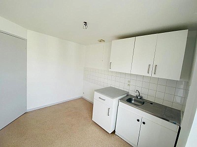 APPARTEMENT T2 A LOUER - ST PRIEST EN JAREZ - 47 m2 - 446 € charges comprises par mois