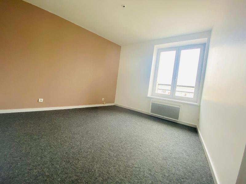 APPARTEMENT T2 A LOUER - ST PRIEST EN JAREZ - 47 m2 - 446 &euro; charges comprises par mois