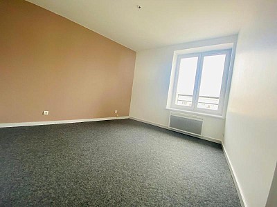 APPARTEMENT T2 A LOUER - ST PRIEST EN JAREZ - 47 m2 - 446 € charges comprises par mois