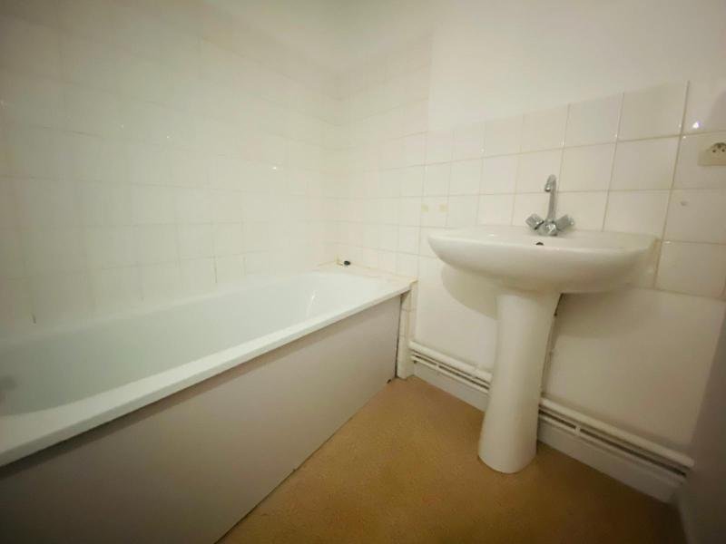APPARTEMENT T2 A LOUER - ST PRIEST EN JAREZ - 47 m2 - 446 &euro; charges comprises par mois