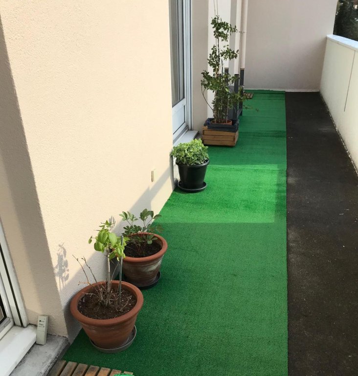 APPARTEMENT T3 A LOUER - L ETRAT - 92.18 m2 - 895 &euro; charges comprises par mois