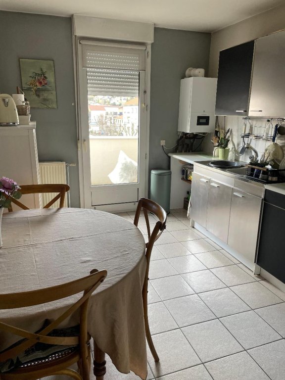APPARTEMENT T3 A LOUER - L ETRAT - 92.18 m2 - 895 &euro; charges comprises par mois